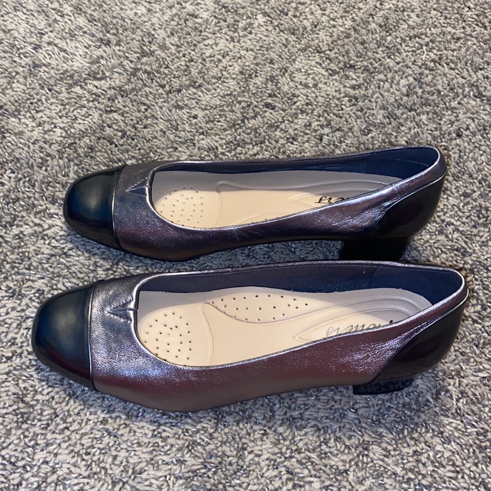 TROTTERS SZ 6.5 womens low heels slip on shoes DAISY PEWTER METALLIC NEW NWOT